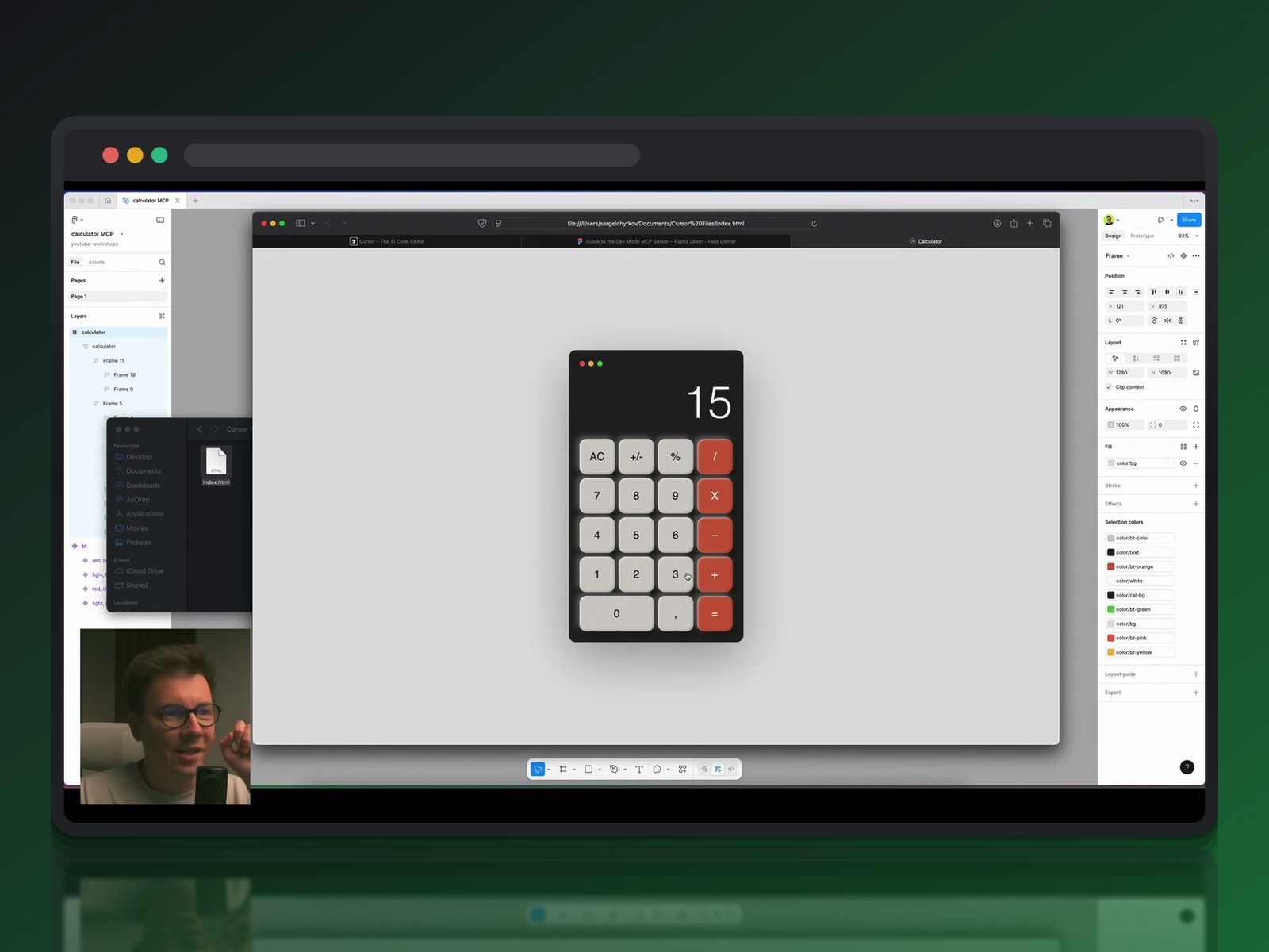 Calculatrice conçue dans Figma à gauche, rendue fonctionnelle dans le navigateur à droite